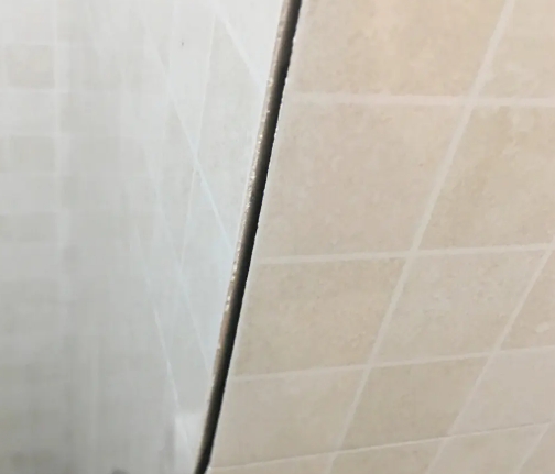 安阳瓷砖空鼓维修公司分享阳台瓷砖脱落的修复过程可以分为以下几个步骤