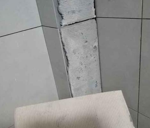 安阳瓷砖空鼓维修公司分享下厨房瓷砖脱落的补救措施。